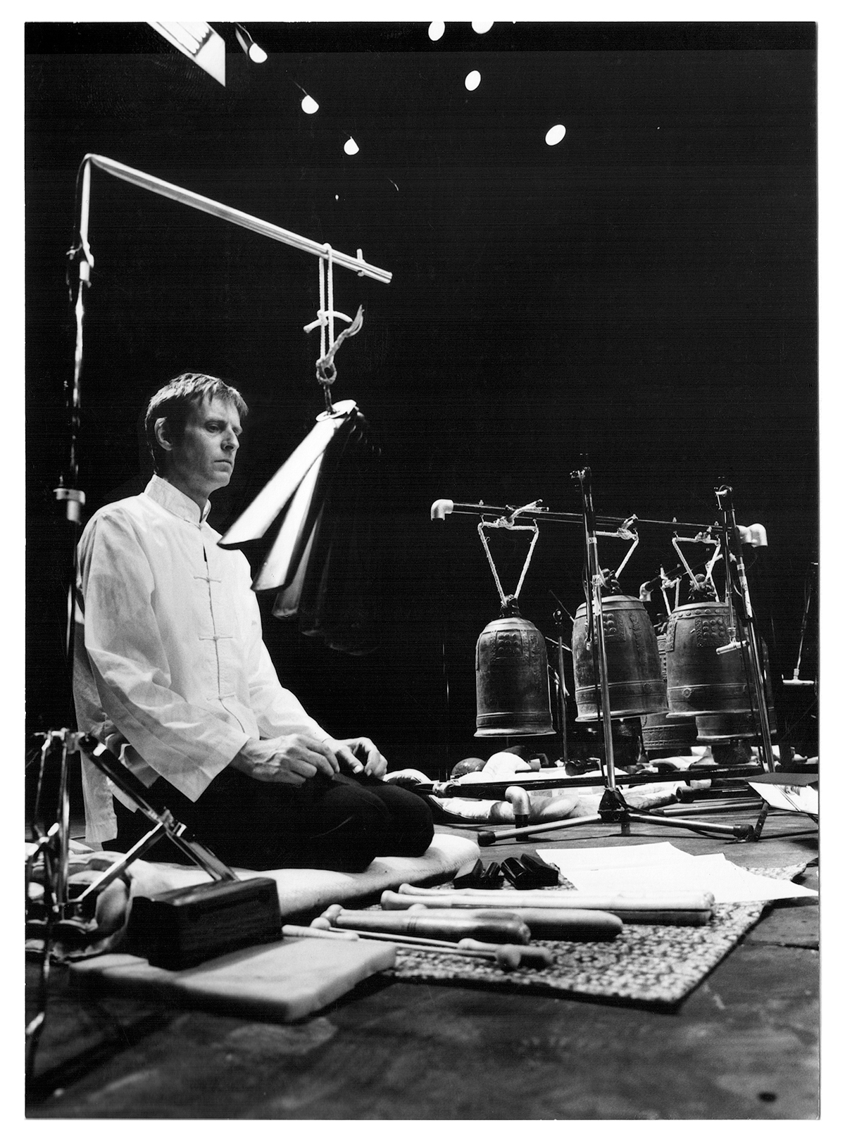 Ranta performing Jean-Claude Éloy’s Yo-In, Paris, 1984. Photo by Gérald Lafosse